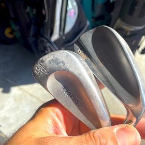 Golf clubs Lynx iron 5 and 6 in right handed